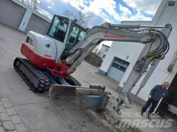 Takeuchi TB 240 DPF Міні-екскаватори < 7т