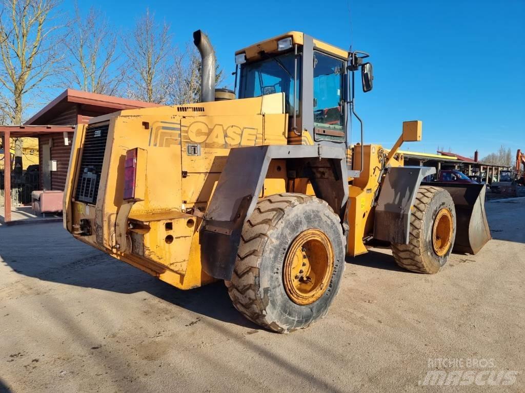 CASE 821 C Фронтальні навантажувачі