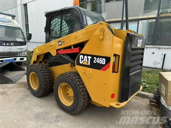 CAT 246 D Міні-навантажувачі
