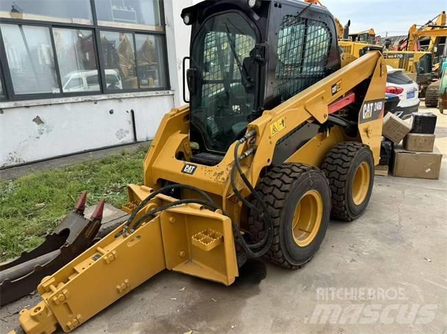 CAT 246 D Міні-навантажувачі