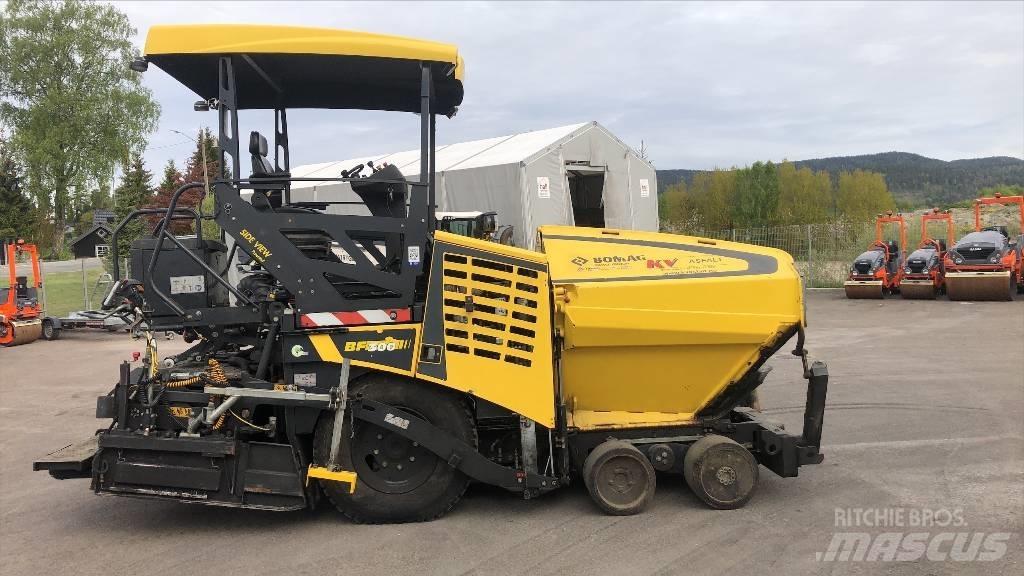 Bomag BF 300 P-2 Асфальтовкладачі