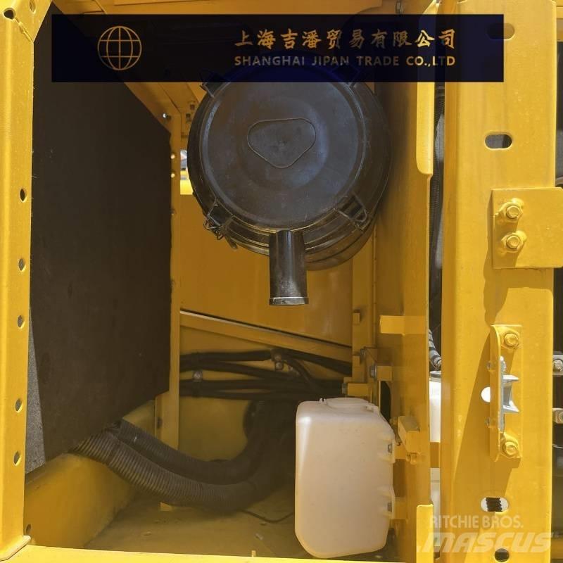 Komatsu PC 210 Гусеничні екскаватори