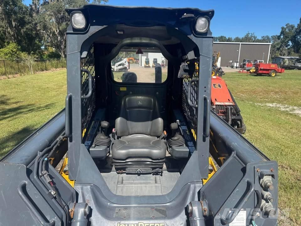 John Deere 325 Міні-навантажувачі