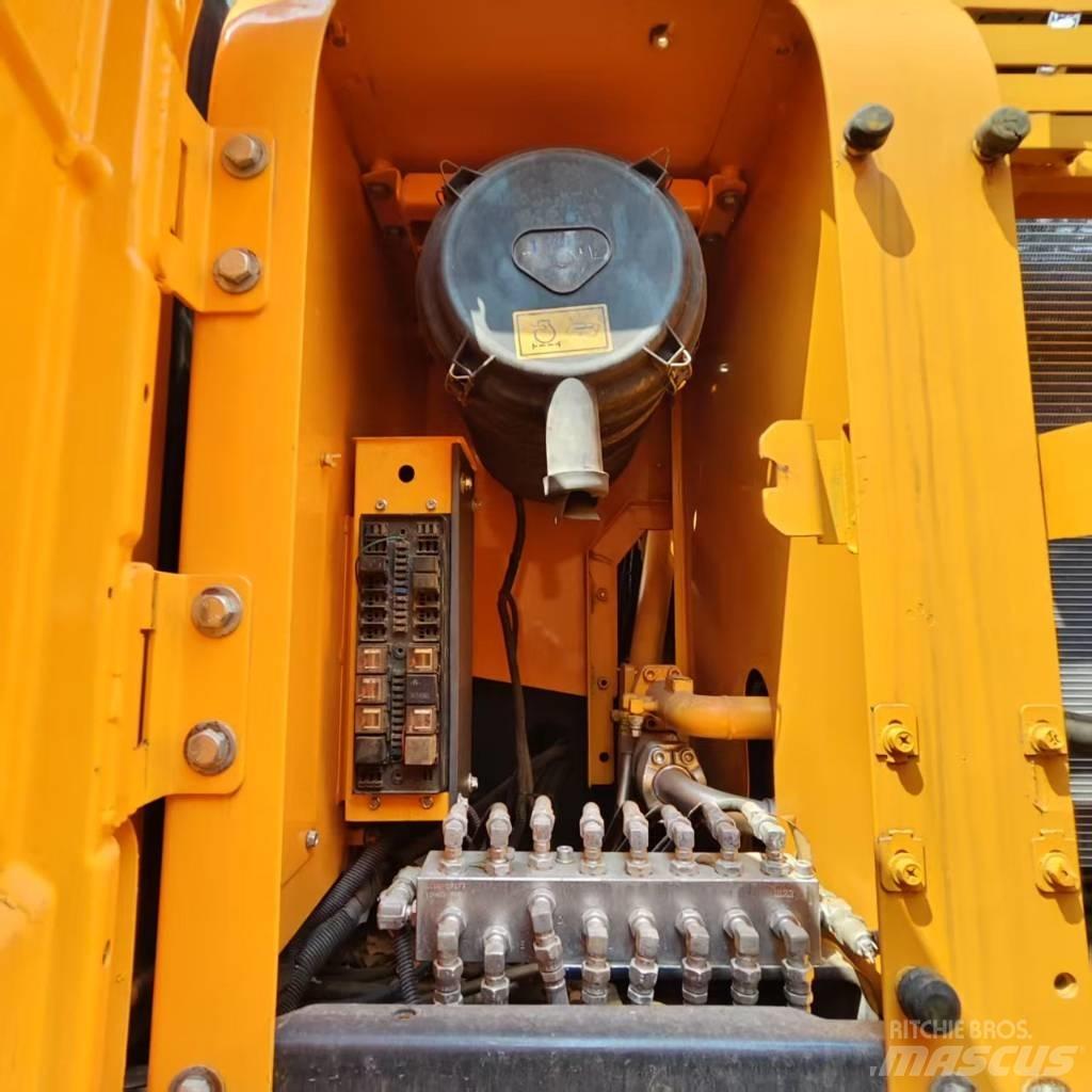 Hyundai Robex 300 LC Гусеничні екскаватори