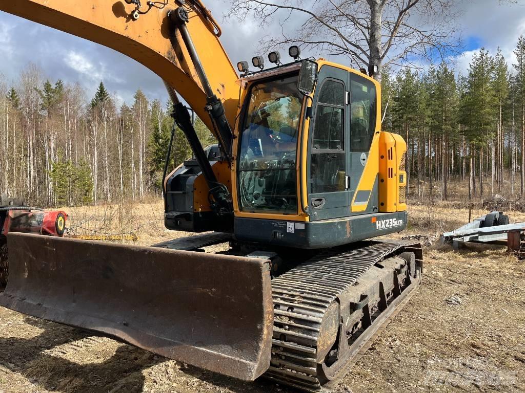Hyundai HX 235 LCR Гусеничні екскаватори