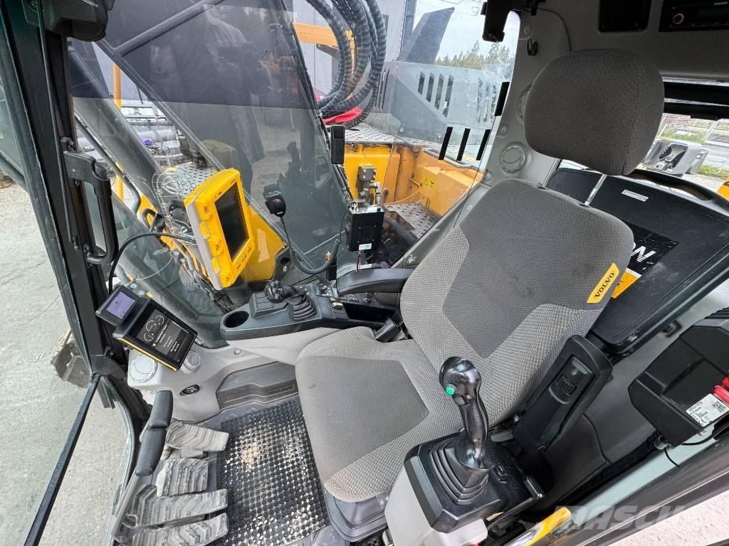 Volvo ECR 235 E Гусеничні екскаватори