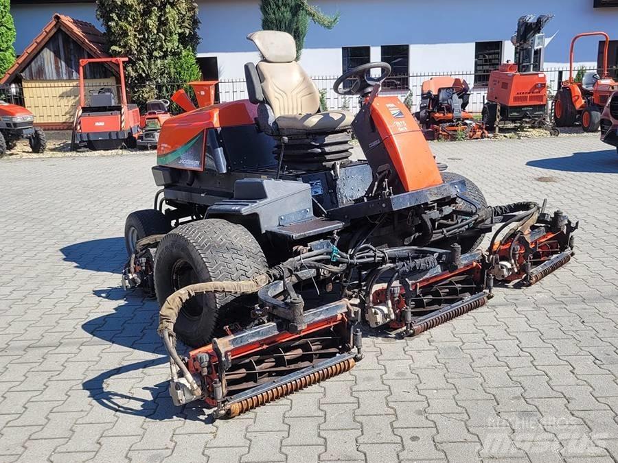 Jacobsen 305 Навісні та причіпні косарки
