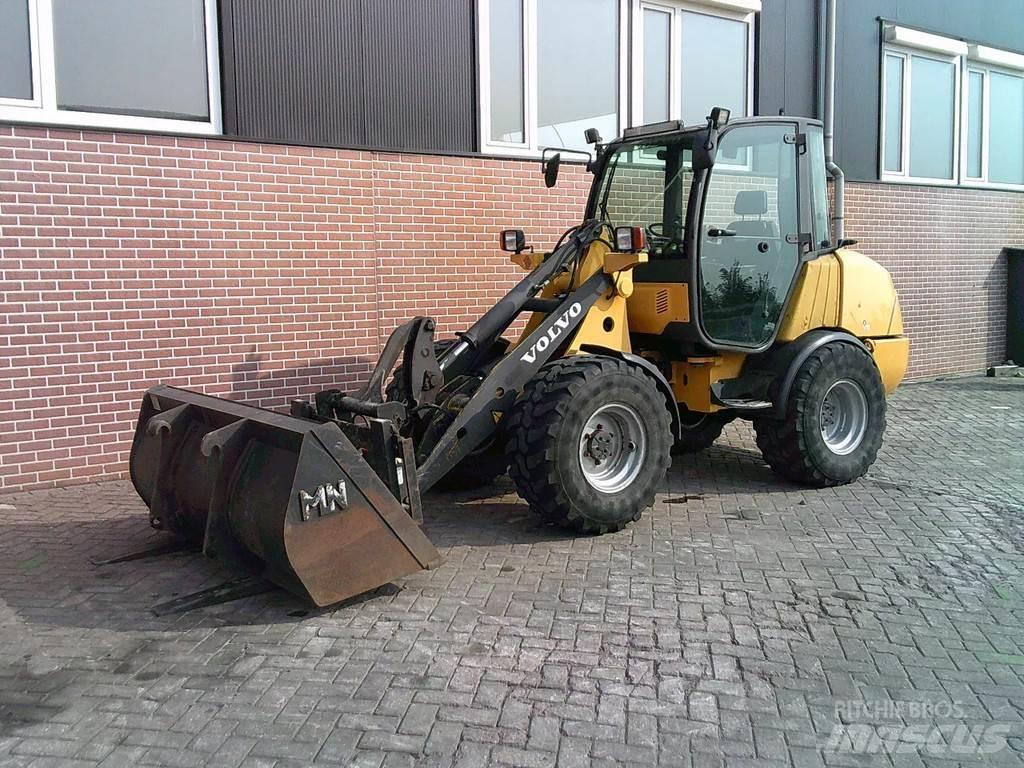 Volvo L25B Фронтальні навантажувачі