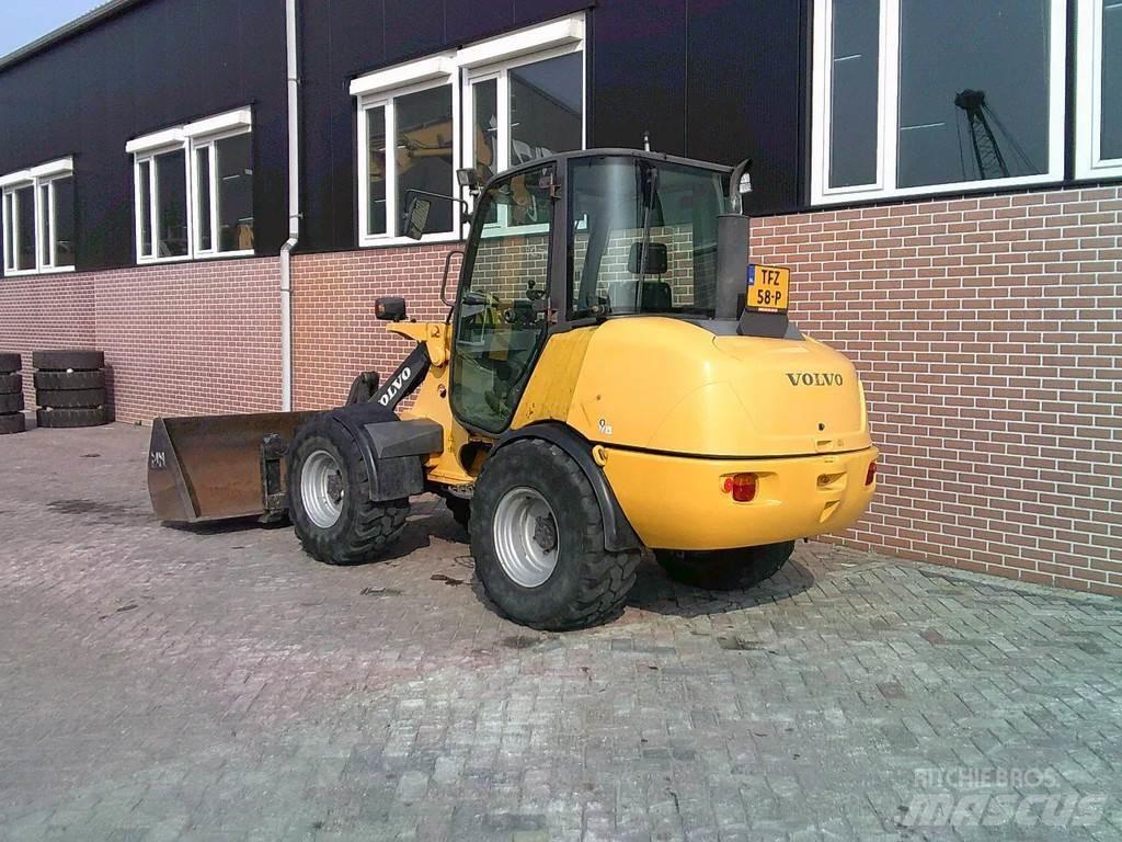 Volvo L25B Фронтальні навантажувачі