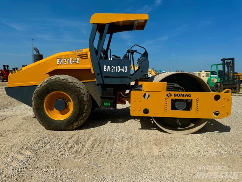 Bomag BW 211 D-40 Комбіновані катки