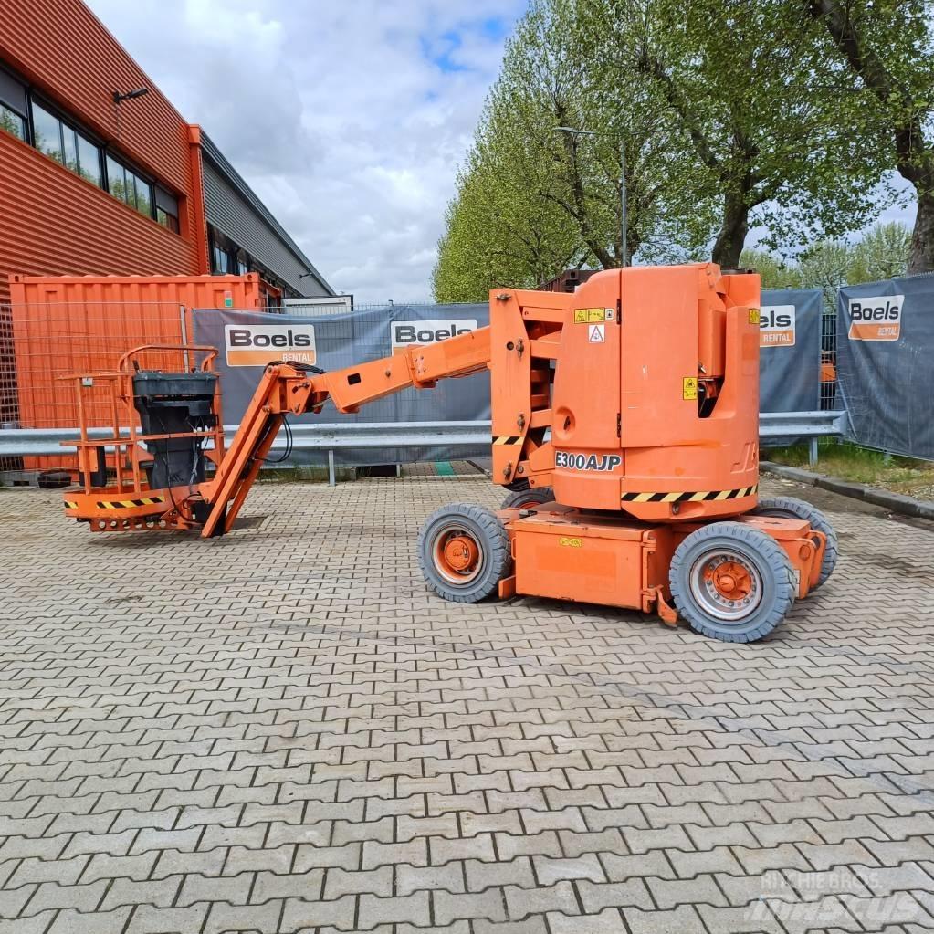 JLG E300AJP Колінчаті підйомники