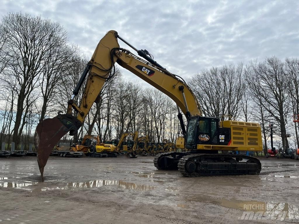 CAT 374 F L Гусеничні екскаватори