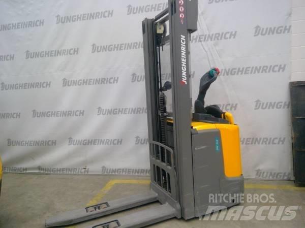 Jungheinrich ERC 212 Самохідні електроштабелери