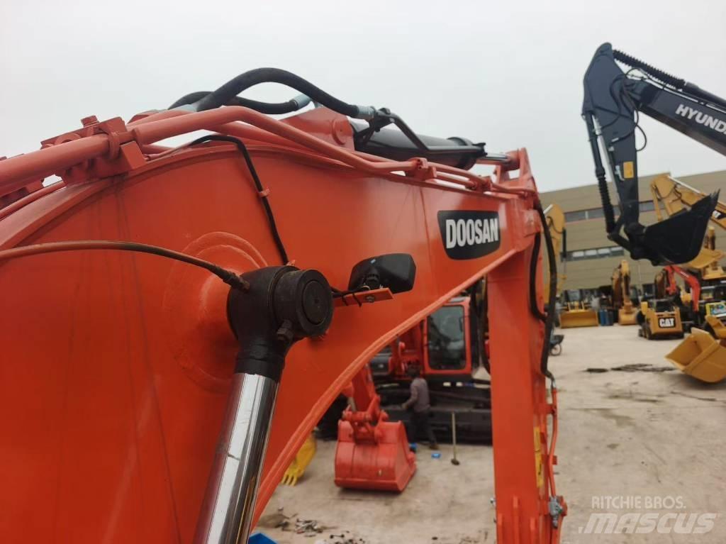 Doosan DX 140 Гусеничні екскаватори