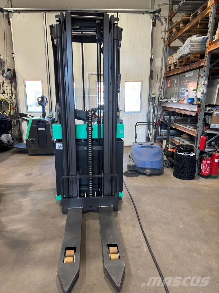 Mitsubishi SBR16N2 Самохідні електроштабелери