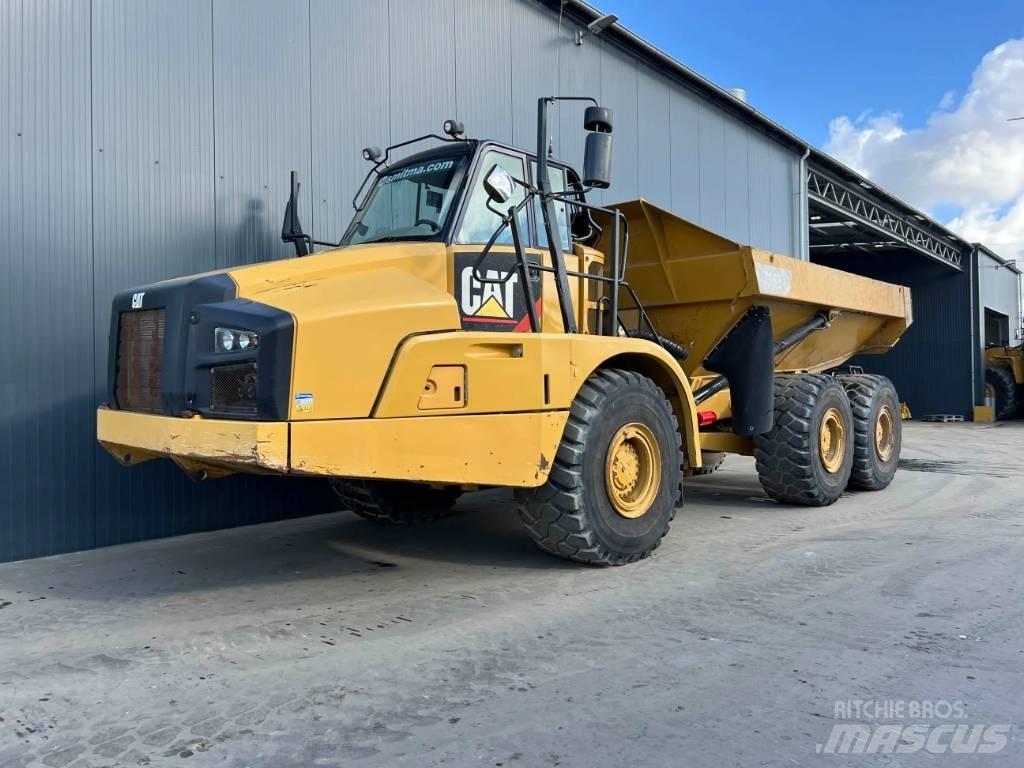 CAT 735B Зчленовані самоскиди