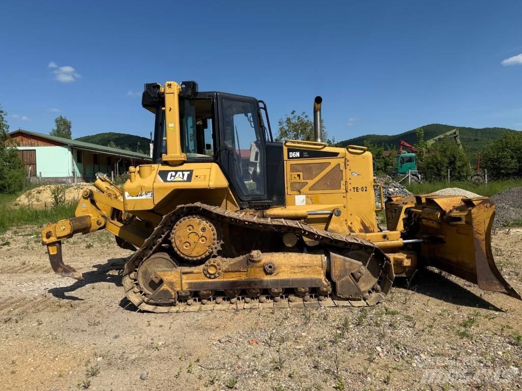 CAT D6N XL Гусеничні бульдозери