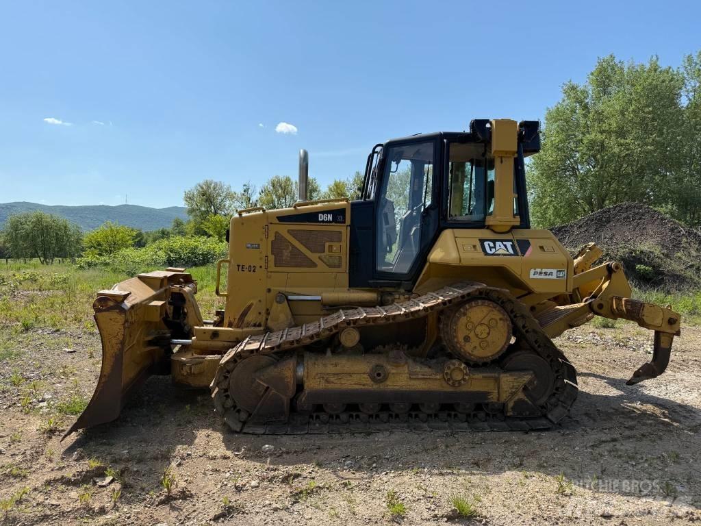 CAT D6N XL Гусеничні бульдозери
