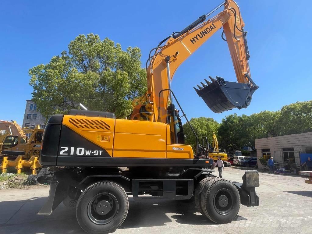 Hyundai 210W-9 Колісні екскаватори