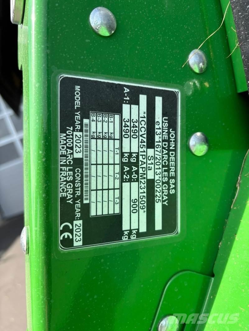 John Deere V451M Рулонні прес-підбирачі