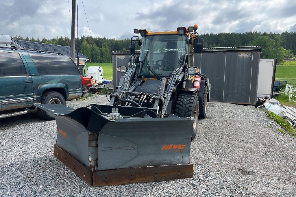 LM Trac 586 Навантажувачі зі змінним робочим обладнанням