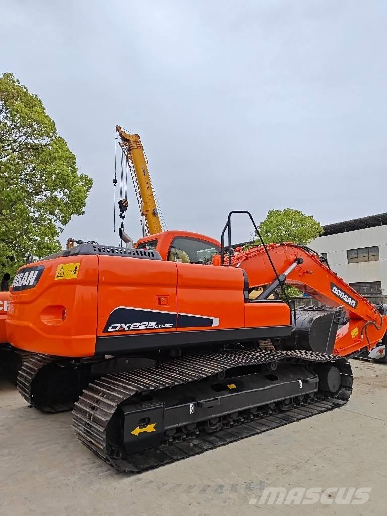 Doosan DX 225 LC Гусеничні екскаватори