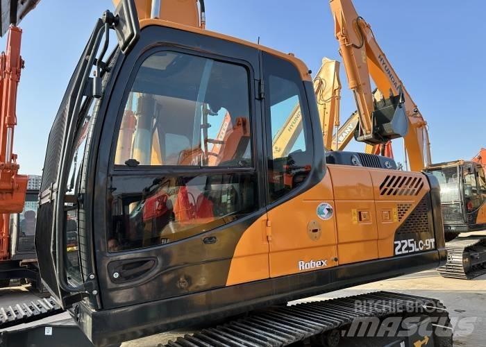 Hyundai 225 Гусеничні екскаватори