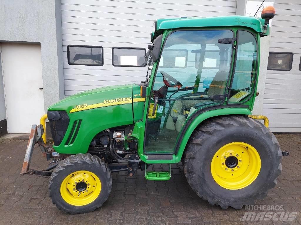 John Deere 3320 Трактори