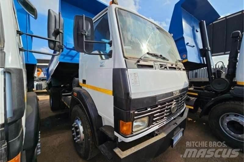 Tata LPK Вантажівки / спеціальні