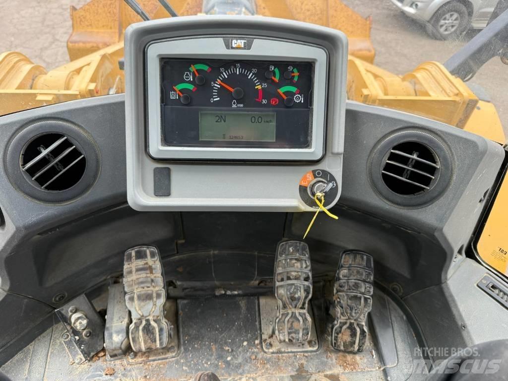 CAT 972 M Фронтальні навантажувачі