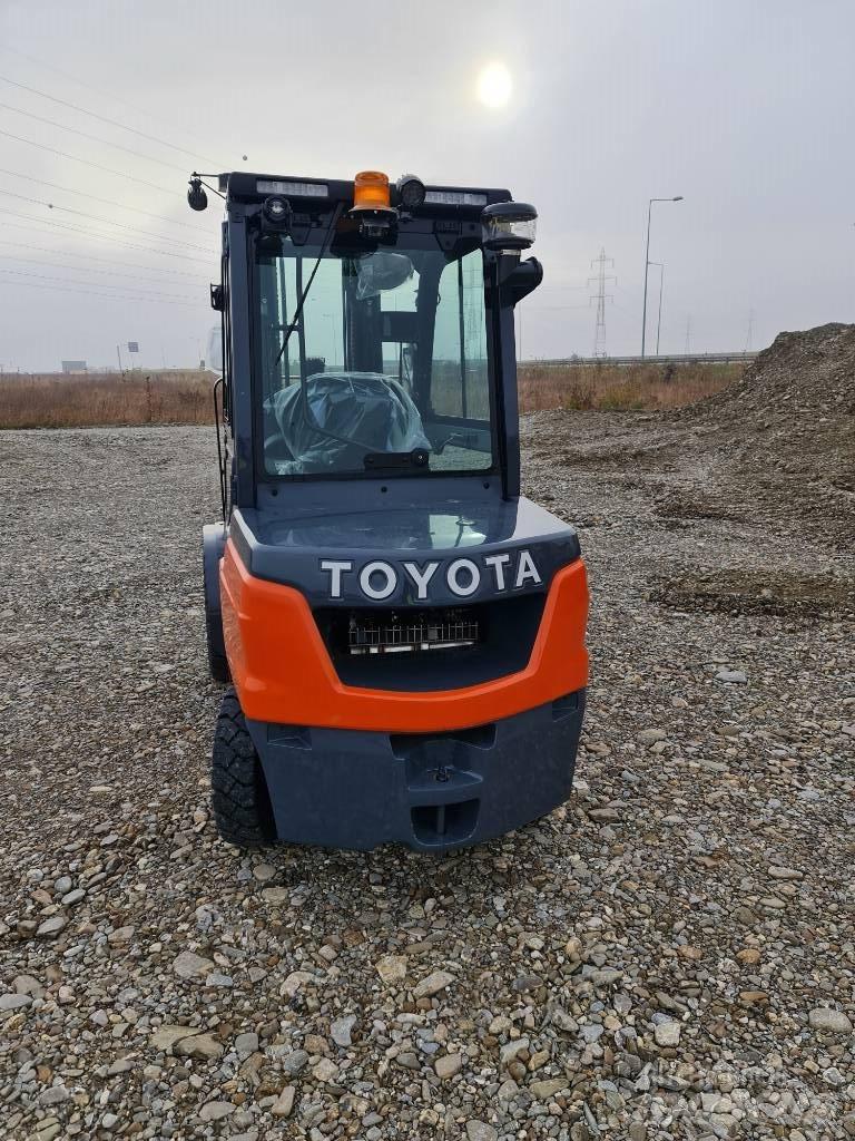Toyota Tonero Річ-трак із високим підйомом