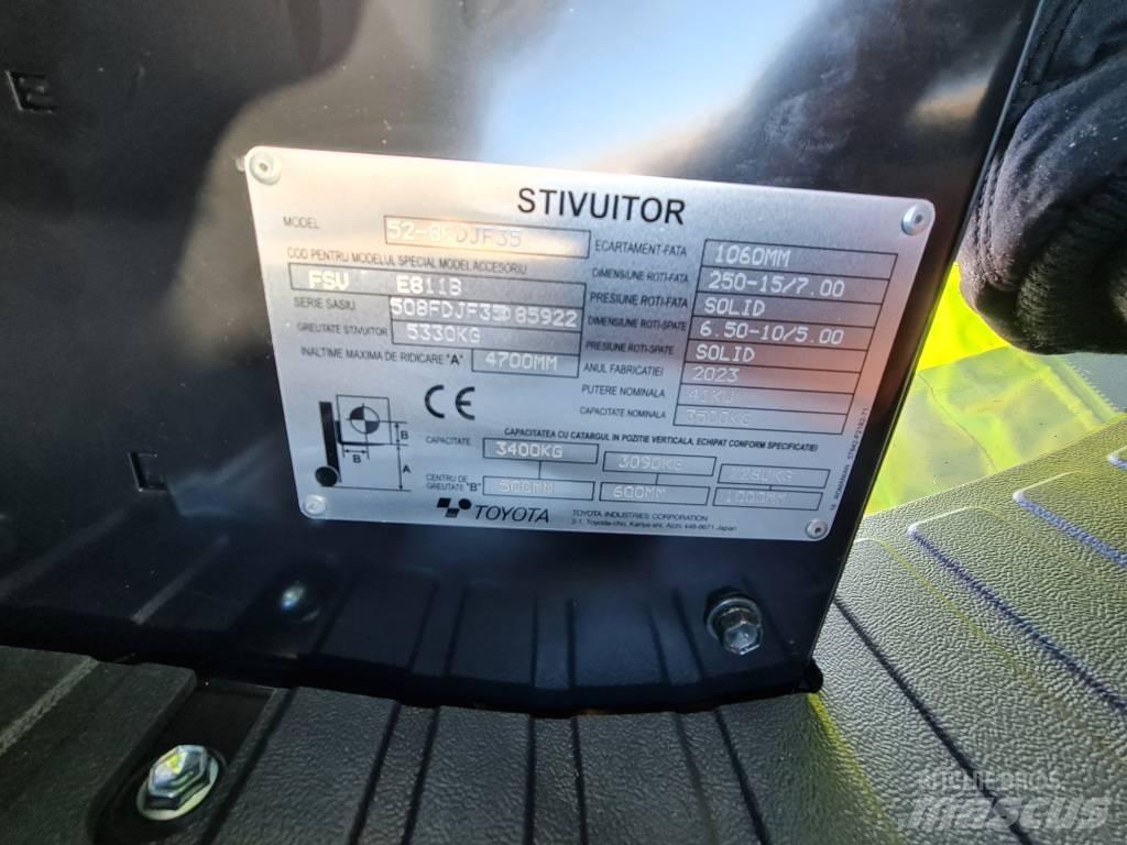 Toyota Tonero Річ-трак із високим підйомом
