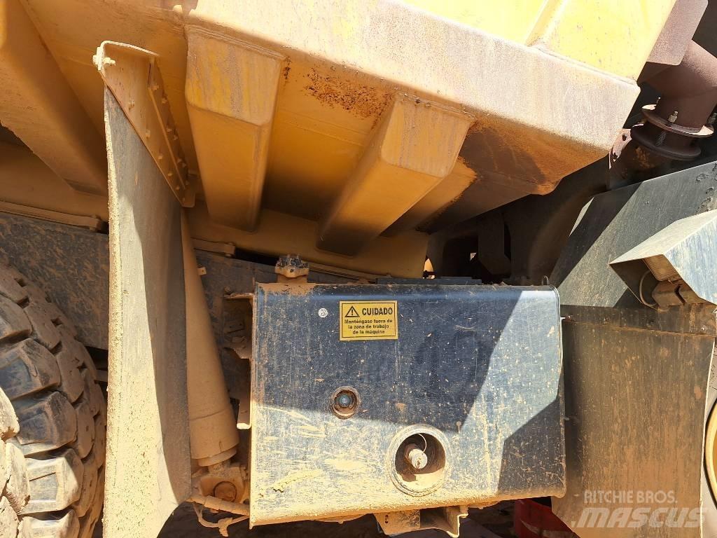 Komatsu HD605-7EO Кар`єрні самоскиди