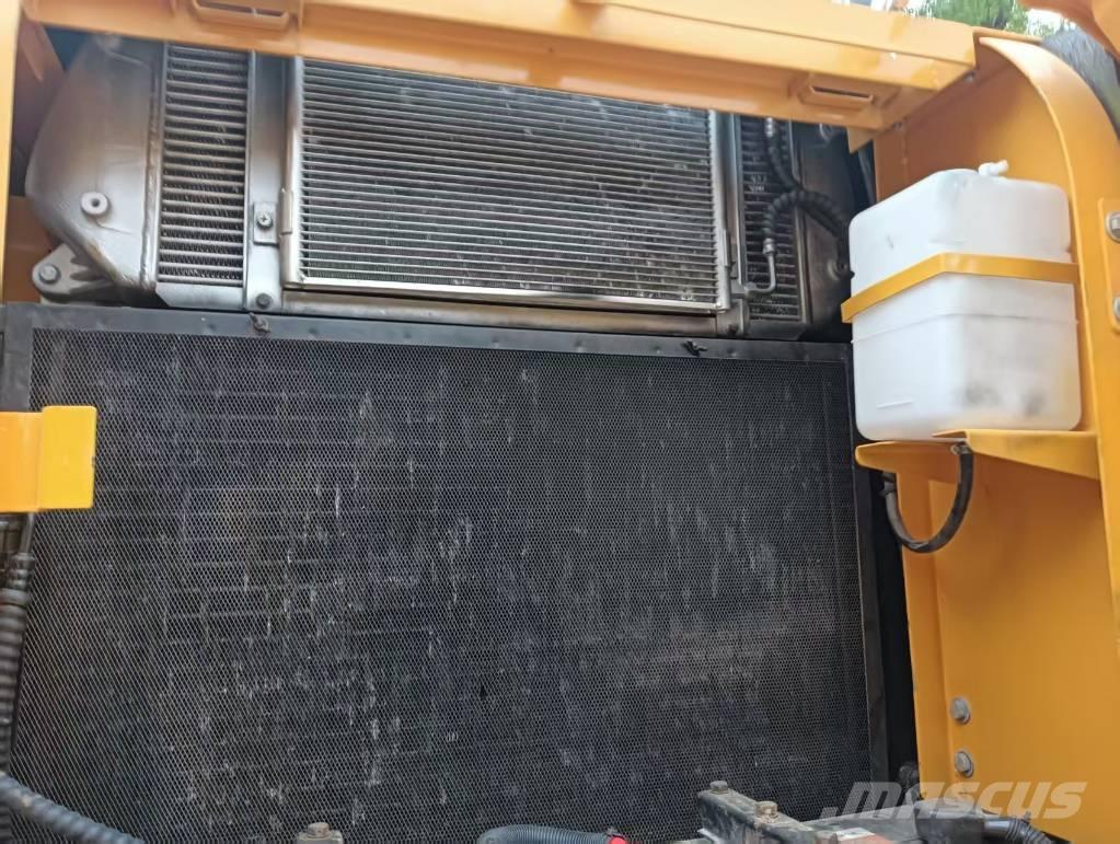 Hyundai 220 LC-9T Гусеничні екскаватори