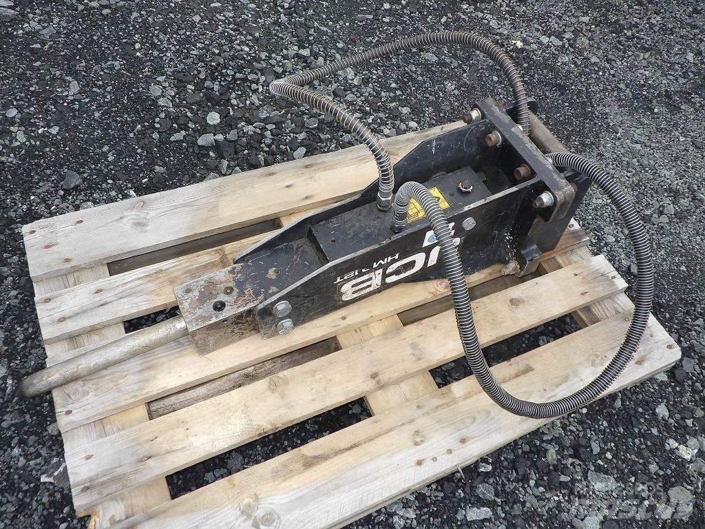 JCB HM012T Плуги