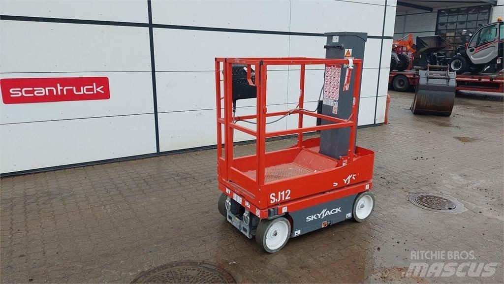 SkyJack SJ12 Вертикальні щоглові підйомники