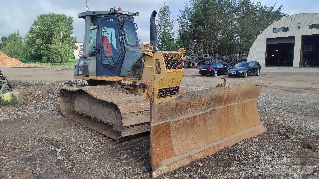 Komatsu D41P-6 Гусеничні бульдозери