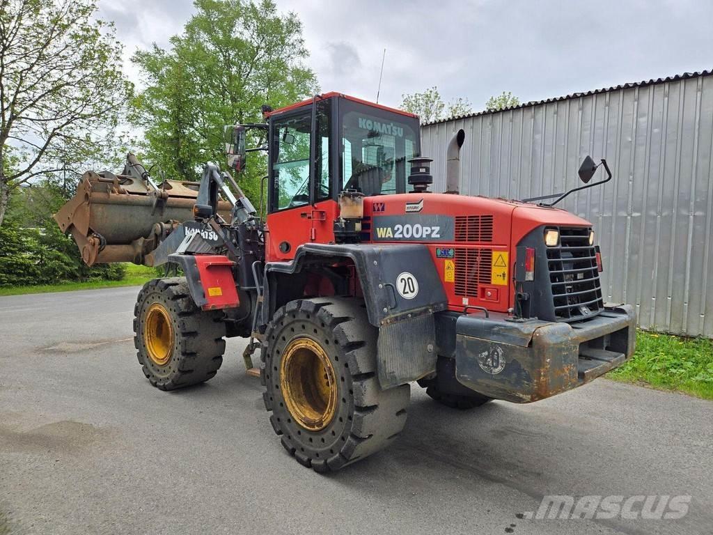 Komatsu WA200PZ-6 Фронтальні навантажувачі