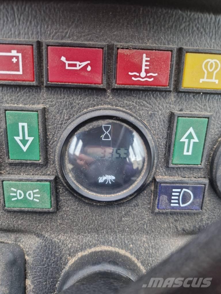 GiANT G 2500 HD Фронтальні навантажувачі