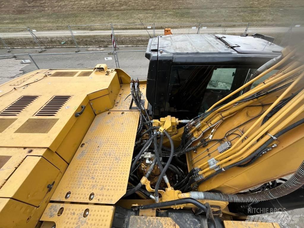 CAT 330 Гусеничні екскаватори