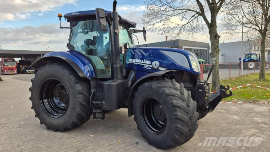 New Holland T 7.230 Трактори