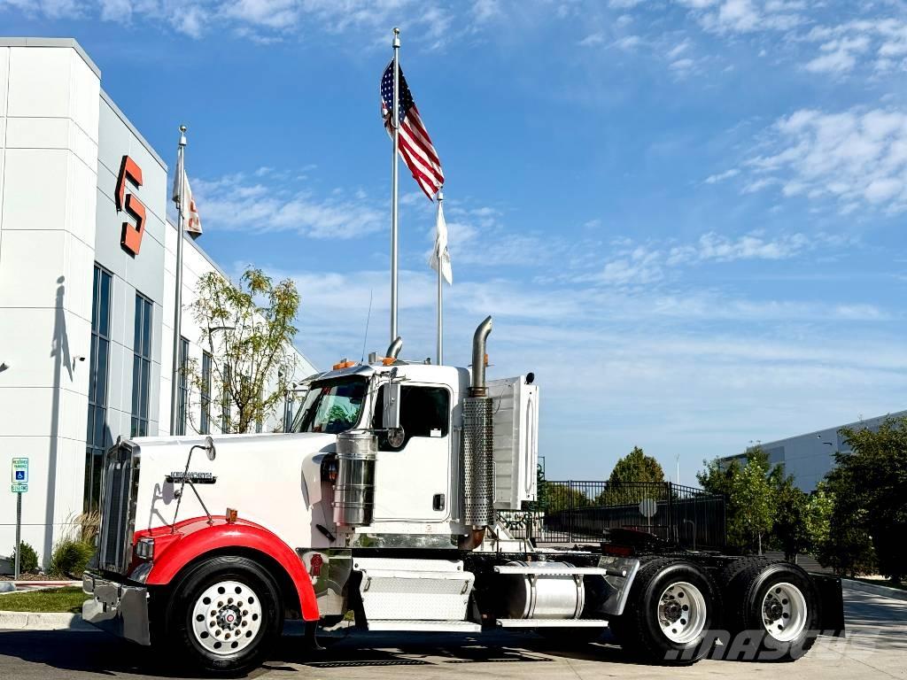 Kenworth W 900 Тягачі