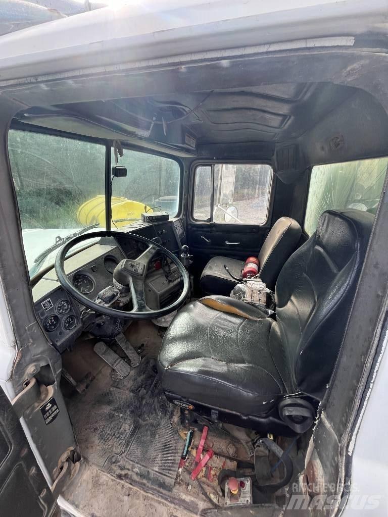 Mack RD 688 Поливальні машини