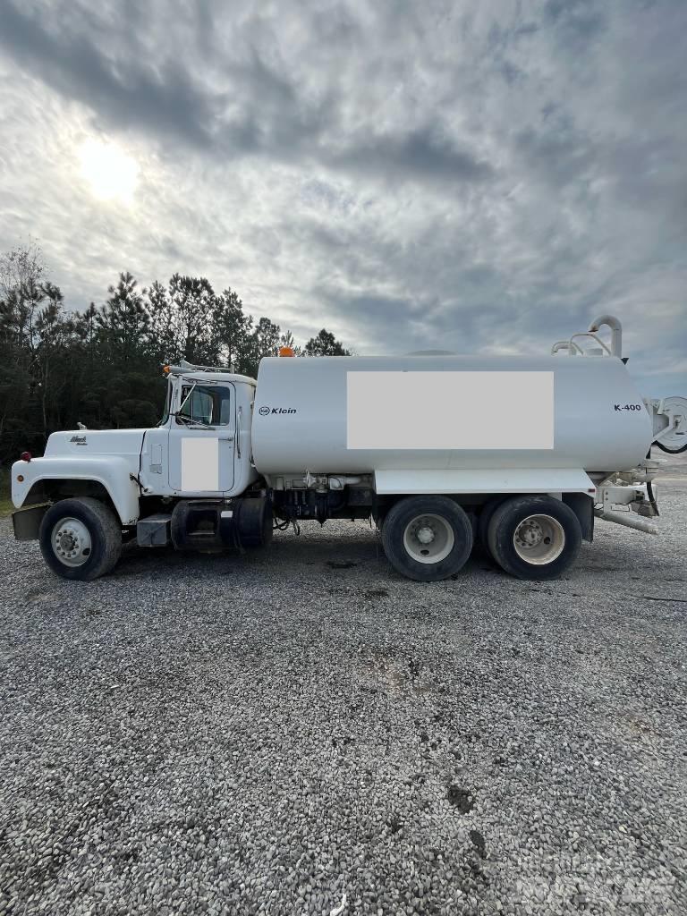 Mack RD 688 Поливальні машини