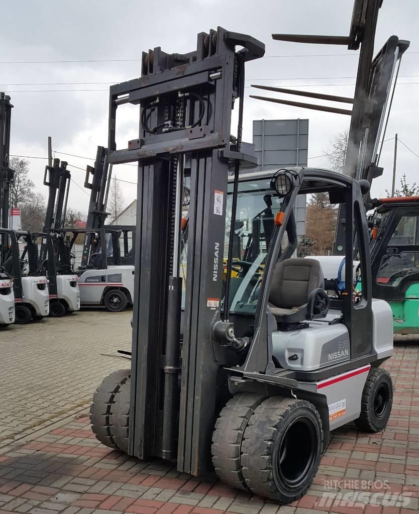 Nissan UGD02A30PQ Газові навантажувачі