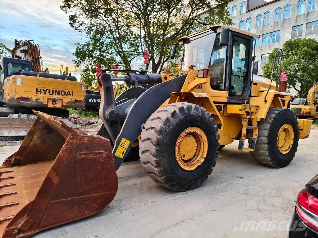 Volvo L 120 Фронтальні навантажувачі