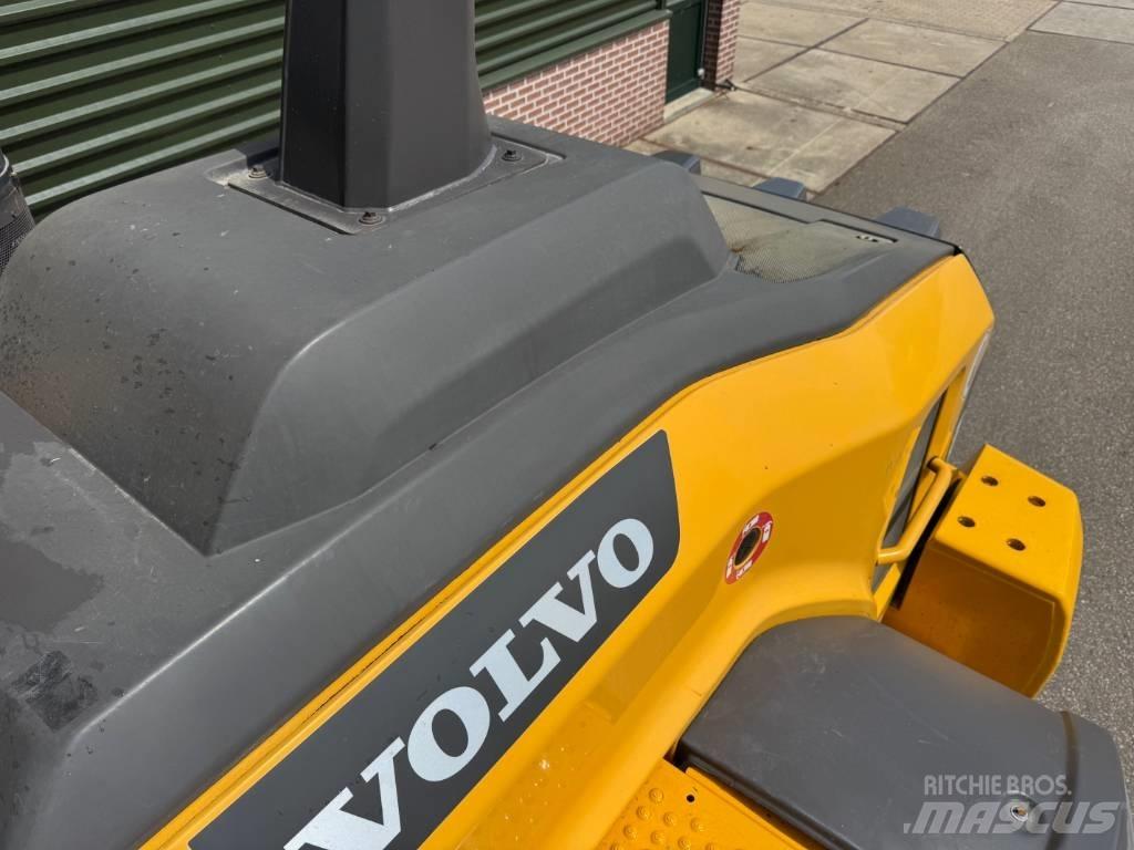 Volvo L 120 H Фронтальні навантажувачі