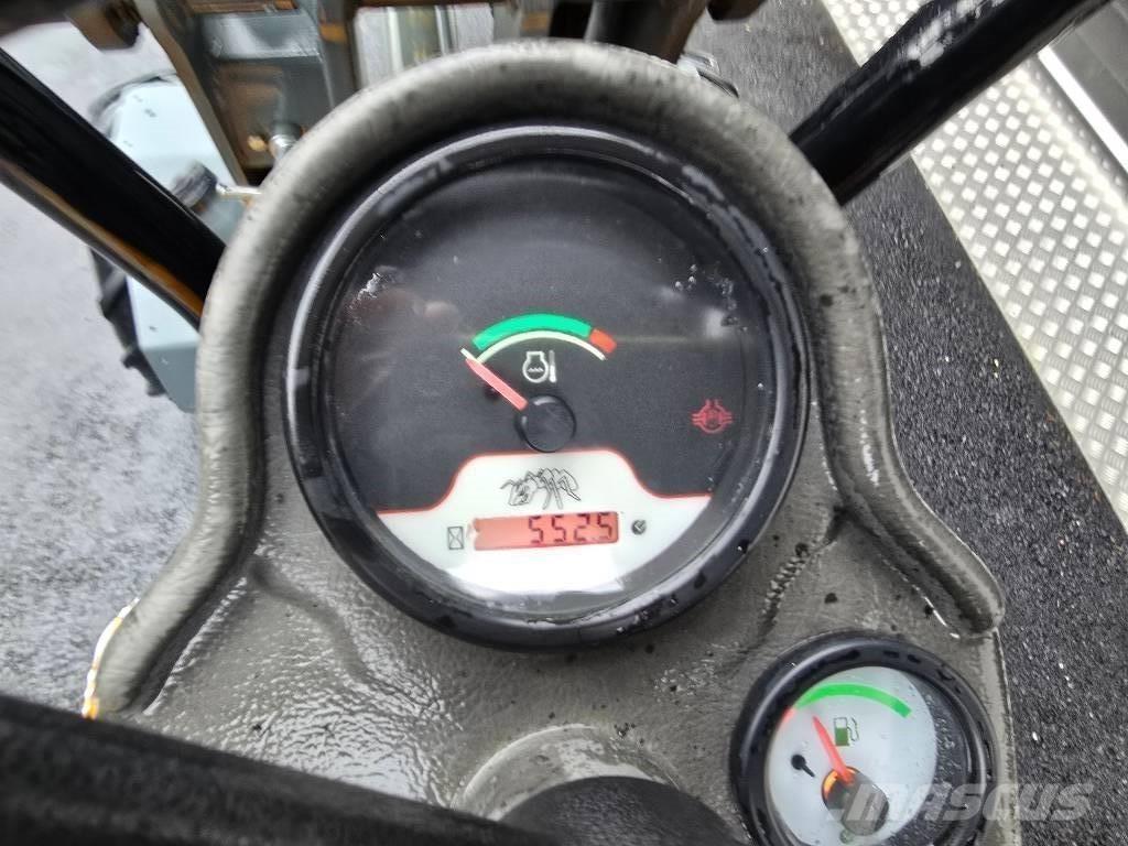 GiANT D 204 SW Малі навантажувачі