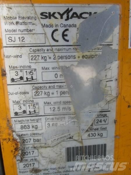 SkyJack SJ 12 Вертикальні щоглові підйомники