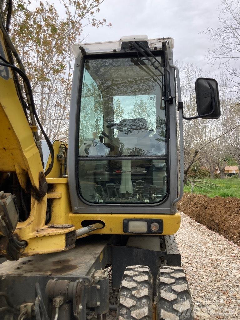 New Holland MH 2.6 Колісні екскаватори